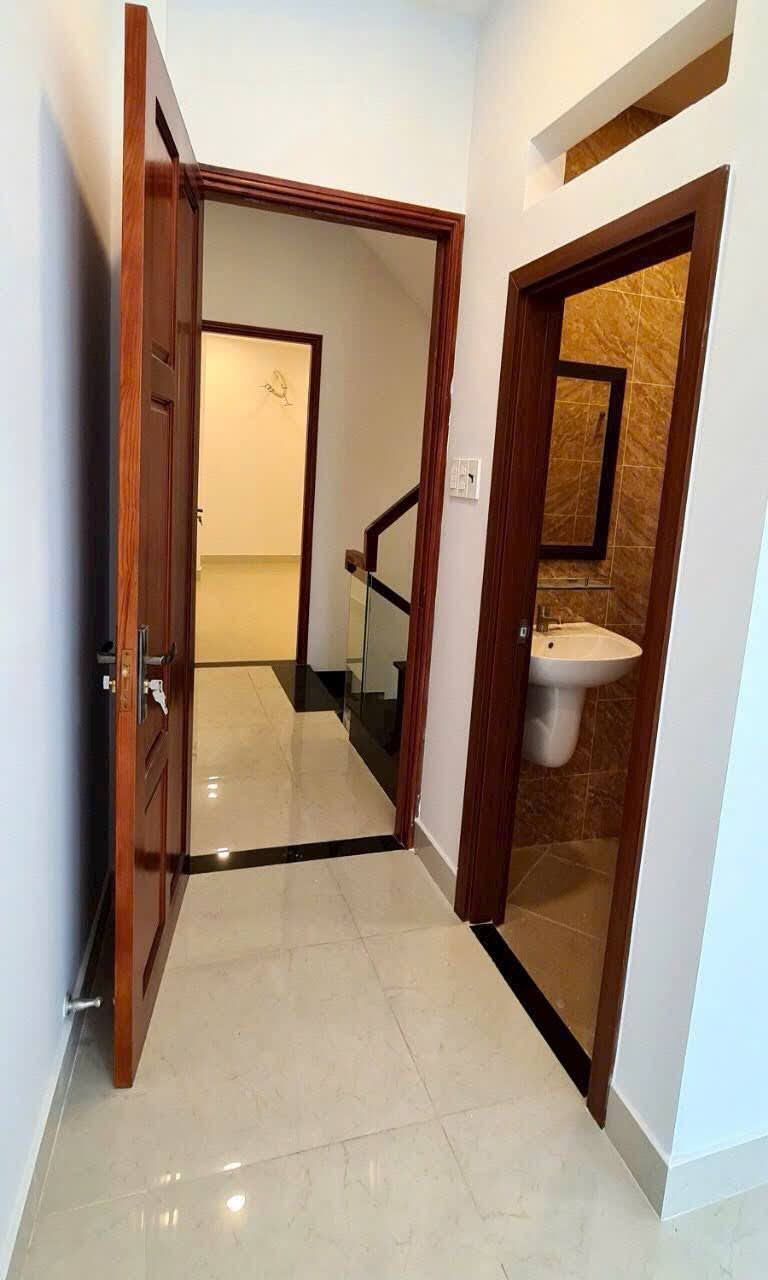 Bán CHDV Phạm Văn Đồng, P3 Gò Vấp, 9 phòng, dòng tiền cao, gần sân bay