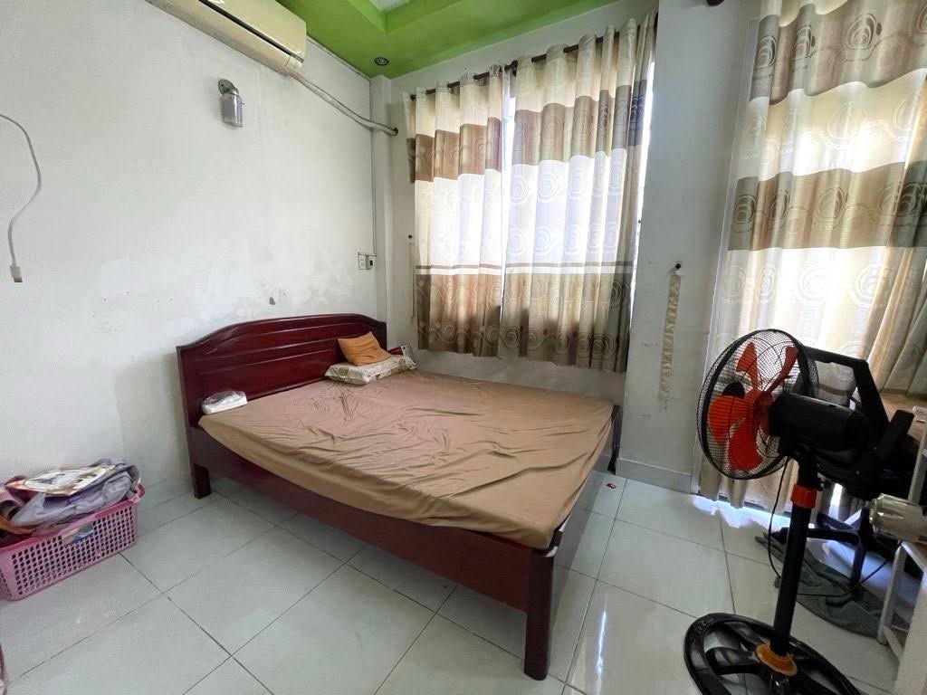 Bán nhà  Gò Vấp, hẻm xe hơi Bùi Quang Là, gần Emart2, 40M2, 3 tầng,  4PN, chỉ 4.98 tỷ TL
