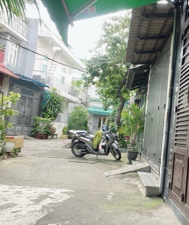 Bán nhà 3 tầng hẻm xe hơi gần Phan Văn Trị, 89m², 4PN khép kín, chỉ 8 tỷ TL