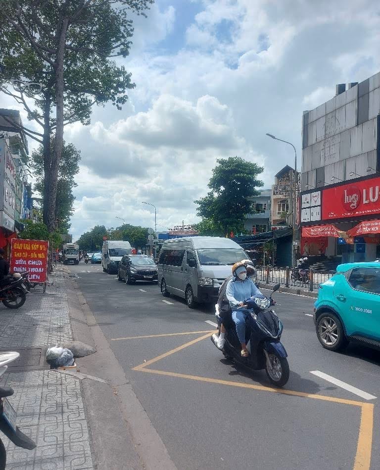 Bán nhà 3 tầng hẻm xe hơi gần Phan Văn Trị, 89m², 4PN khép kín, chỉ 8 tỷ TL