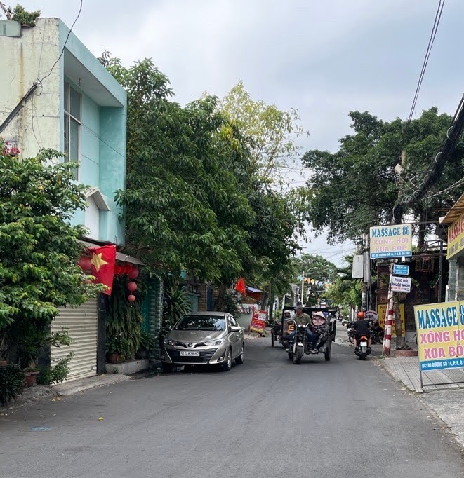 BÁN NHÀ 4 TẦNG HẺM XE HƠI QUANG TRUNG,GÒ VẤP, GẦN EMART2, 82M², chỉ 8.95 TỶ TL •Diện tích: 82m² (4m x 20m), sổ nở hậu phong thủy tốt. •Kết cấu: 1 trệt, 2 lầu, sân thượng trước sau; 4 phòng ngủ, phò