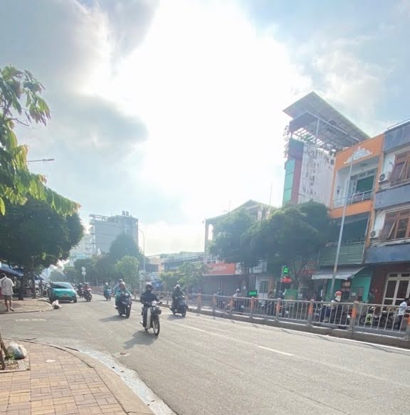 BÁN NHÀ GÒ VẤP,  74M², HẺM XE HƠI NGUYỄN THÁI SƠN, GẦN ĐHCN4, 3 TẦNG, NHỈNH 6 TỶ TL