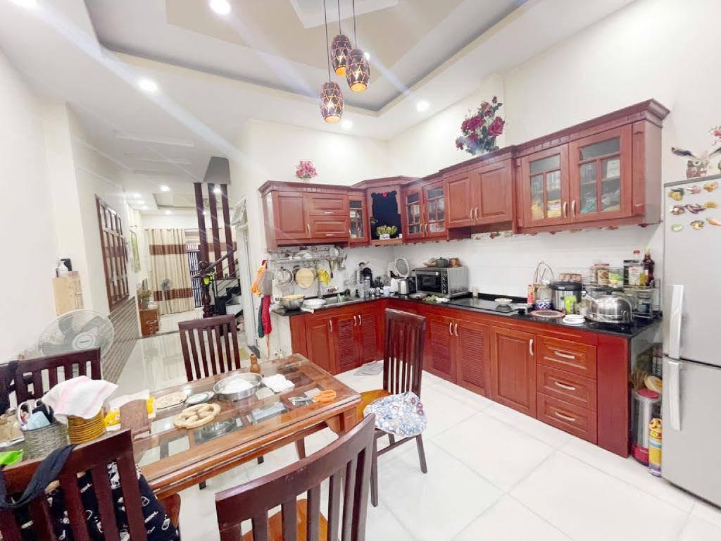 Bán nhà Gò Vấp, hẻm xe hơi Dương Quảng Hàm, 68M², 3 tầng, 4Pn, 9.4 tỷ TL