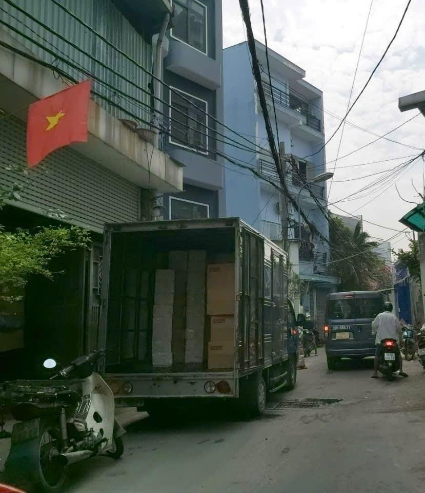 Bán nhà Gò Vấp, hẻm xe hơi Dương Quảng Hàm, 68M², 3 tầng, 4Pn, 9.4 tỷ TL