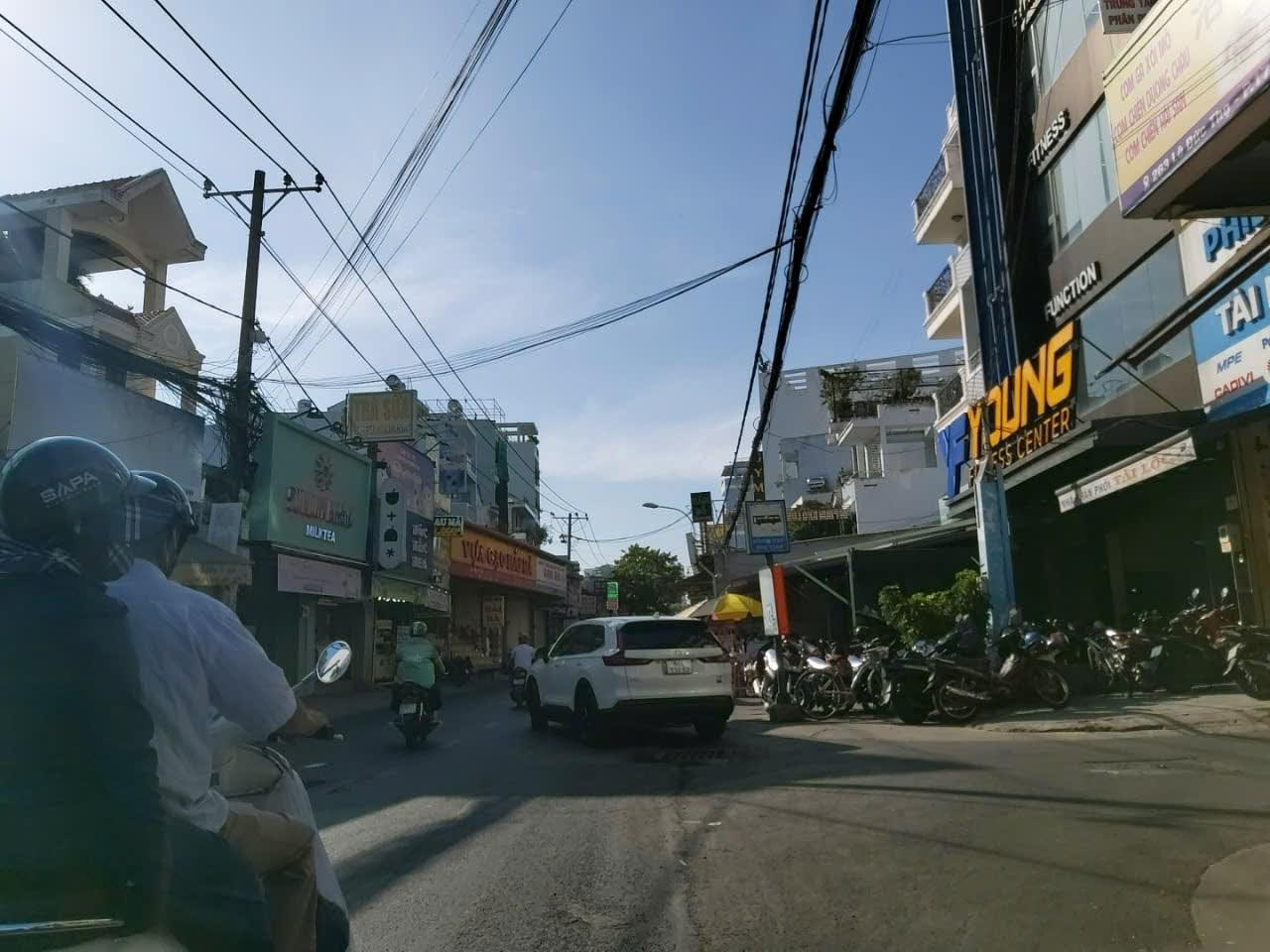 Bán nhà Gò Vấp, hẻm xe hơi Lê Đức Thọ 75M², 3 tầng,11Pn, ngang 4.1m đẹp gần chợ chỉ 6.95 tỷ.TL