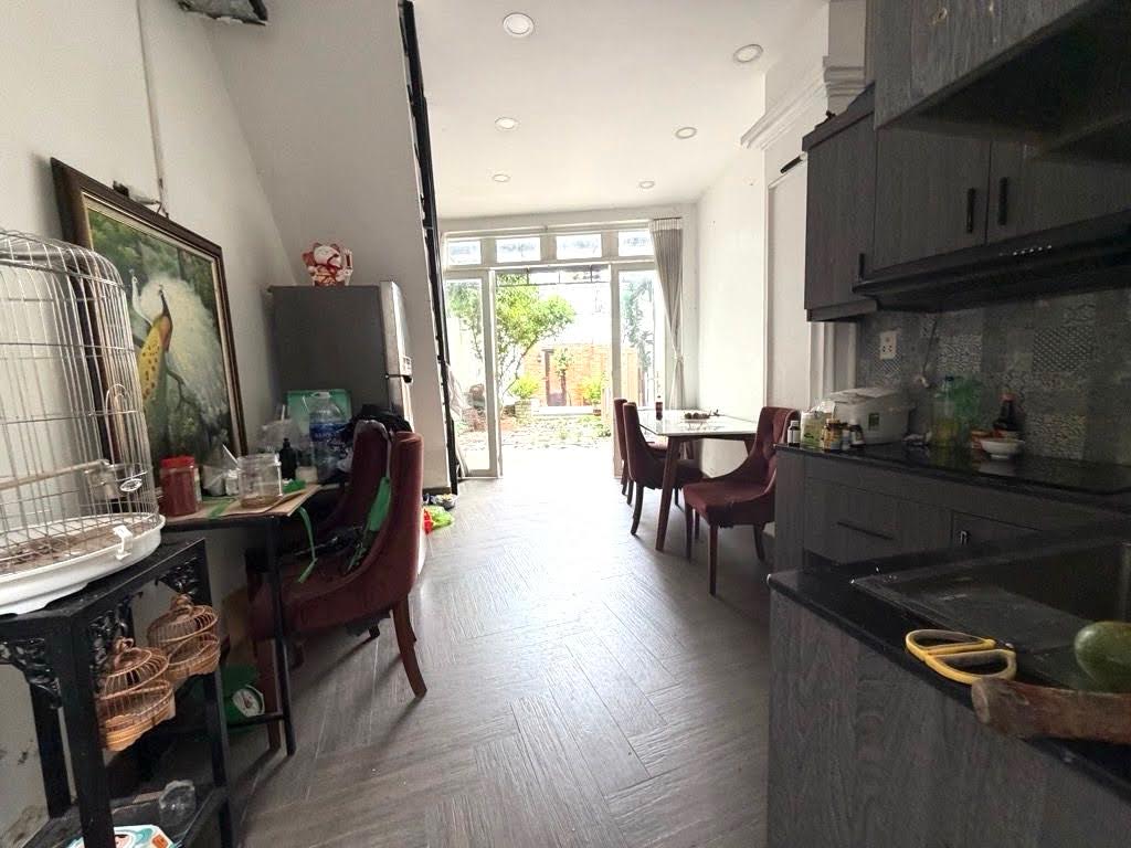 Bán nhà Gò Vấp, hẻm xe hơi Phạm Văn Đồng, gần ĐHCN4, 104m², 3 tầng , 7.7 tỷ TL