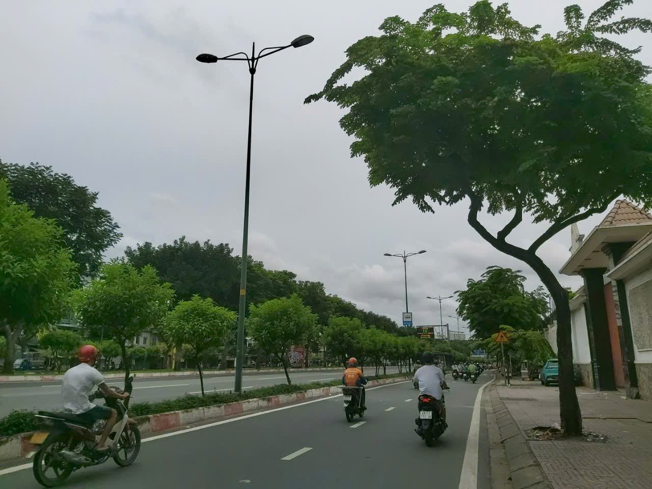 BÁN NHÀ GÒ VẤP, HẺM XE HƠI PHẠM VĂN ĐỒNG, GẦN SÂN BAY, 80M², 8PN, HƠN 9 TỶ TL