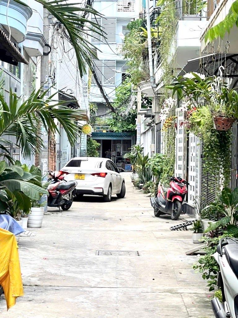 Bán nhà Gò Vấp, Phạm Văn Chiêu, hẻm xe hơi, gần khu DreamHome, 43m², 3 tầng, 4PN, 5.3 tỷ TL