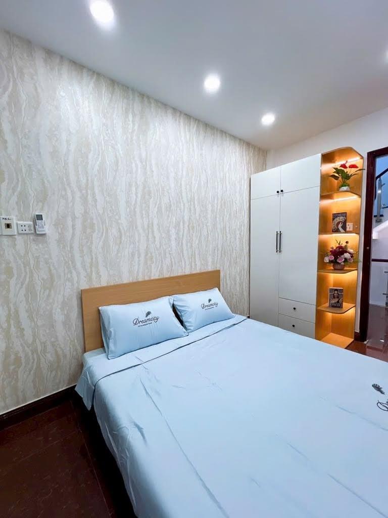 Bán nhà Gò Vấp, Sat hẻm xe hơi Nguyễn Văn Công, 30M² x 3 Tầng, 4 Pn, Full nội thất, SHR