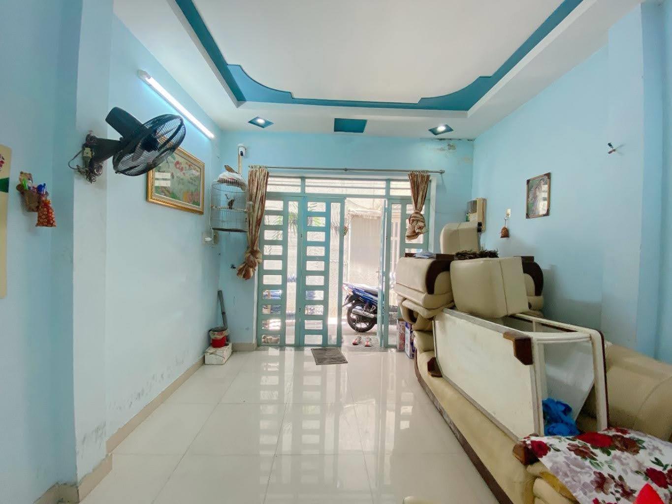 Bán nhà Gò Vấp, xe hơi đỗ cổng, sat mặt tiền Nguyễn Thái Sơn, 42M² x 4 tầng, 5 PN,