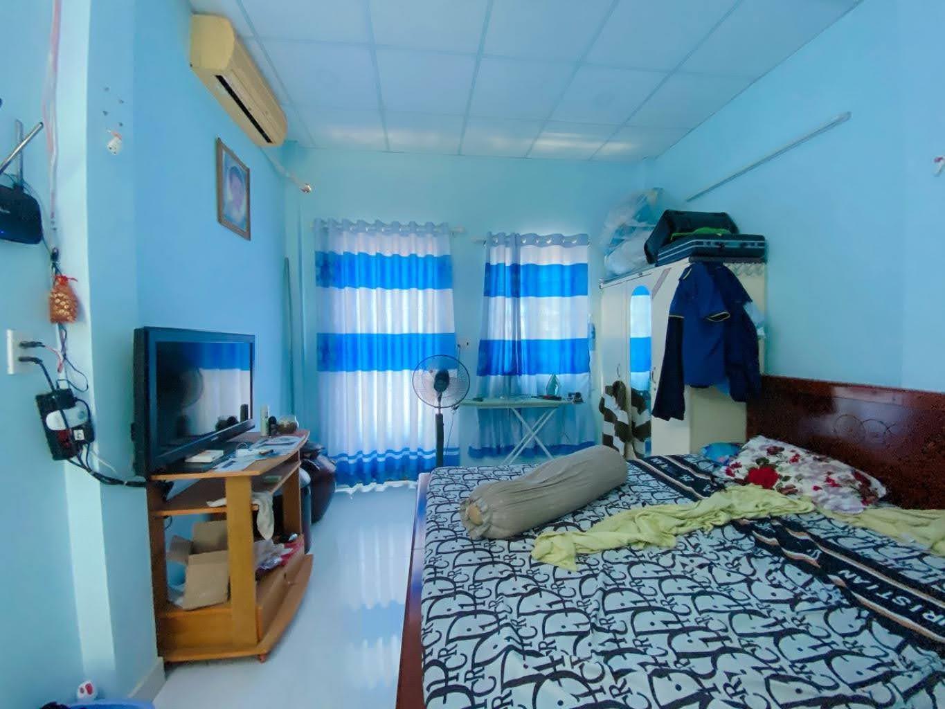 Bán nhà Gò Vấp, xe hơi đỗ cổng, sat mặt tiền Nguyễn Thái Sơn, 42M² x 4 tầng, 5 PN,