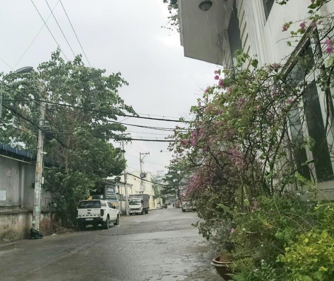 BÁN NHÀ GÒ VẤP – HẺM XE HƠI 8M, SÁT MT DƯƠNG QUẢNG HÀM, 5X12M, CHỈ 9.7 TỶ TL   • Diện tích: 5 x 12m, vuông vức đẹp   • Kết cấu: 1 trệt 3 lầu (4 tầng BTCT), 4 phòng ngủ lớn, 5WC   • Vị trí: hẻm xe hơi 8m, sát mặt tiền Dươ