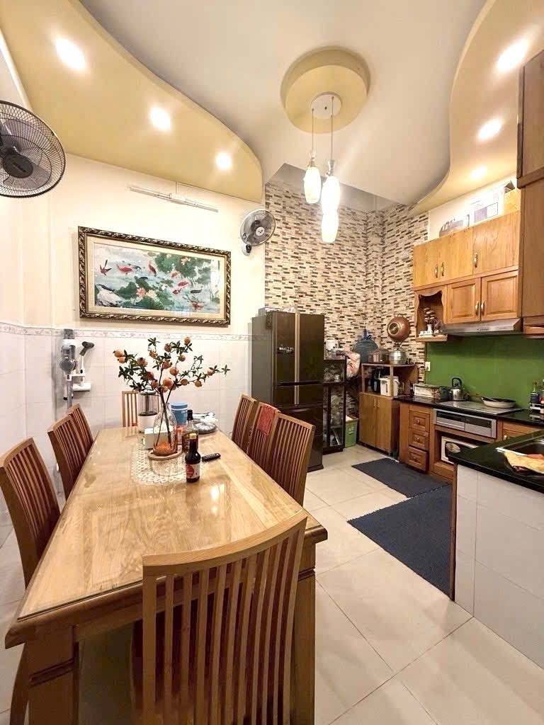 Bán nhà hẻm xe hơi Dương Quảng Hàm, Gò Vấp, 56M2, 4 tầng,4PN, sổ vuông, 8.x tỷ TL