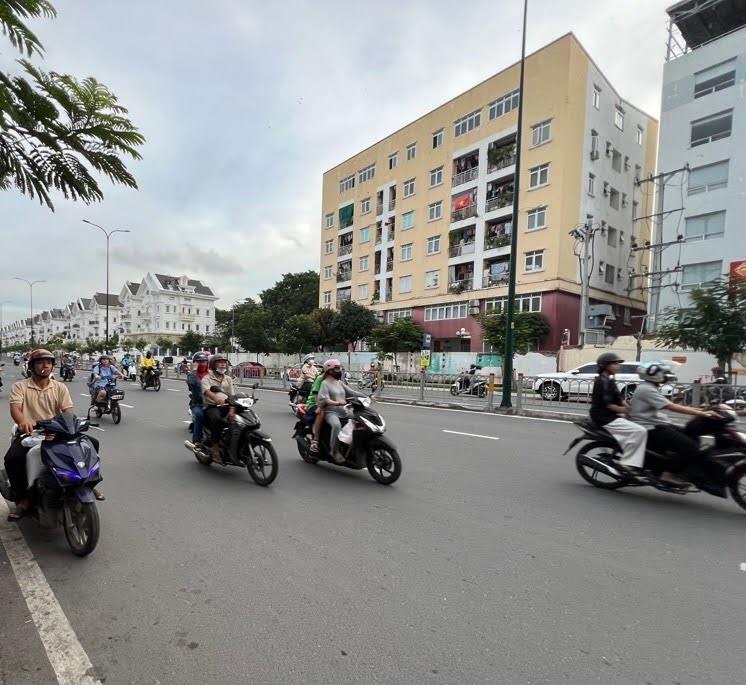 Bán nhà hẻm xe hơi Dương Quảng Hàm, Gò Vấp, 56m², 5 tầng, gần Emart, giá 7.5 tỷ TL