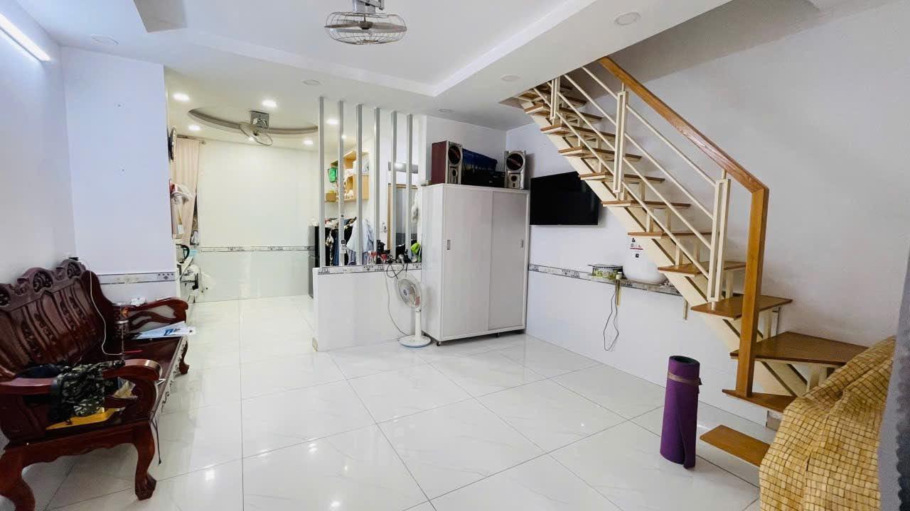 BÁN NHÀ HẺM XE HƠI LÊ QUANG ĐỊNH, GẦN PHẠM VĂN ĐỒNG, CT PLAZA, NHÀ ĐẸP Ở NGAY, 6.7 TỶ TL