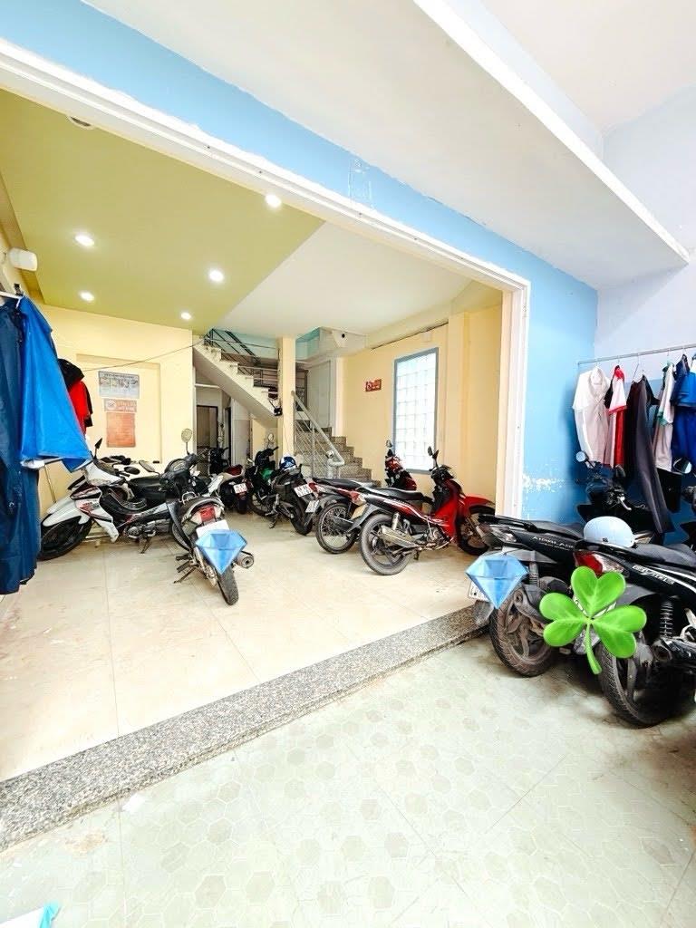 Bán nhà hẻm xe hơi Lê Quang Định, Gò Vấp, 60m², 4 tầng, 5 phòng ngủ, thu nhập 25tr/th, nhỉnh 6 tỷ TL  Vị trí trung tâm, hẻm xe hơi Lê Quang Định, gần Phan Văn Trị, Phạm Văn Đồng, Nguyễn Thượng Hiền  Giáp Phú Nhuận , Bình Thạnh, tiện di chuy