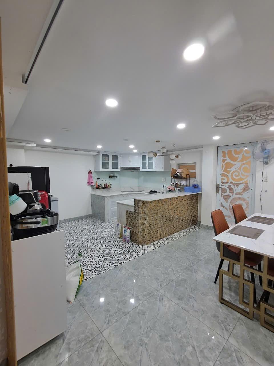 BÁN NHÀ HẺM XE HƠI NGUYỄN KIỆM, P3 GÒ VẤP, 120M², 5 TẦNG, NHÀ ĐẸP Ở NGAY, CHỈ 15.5 TỶ TL