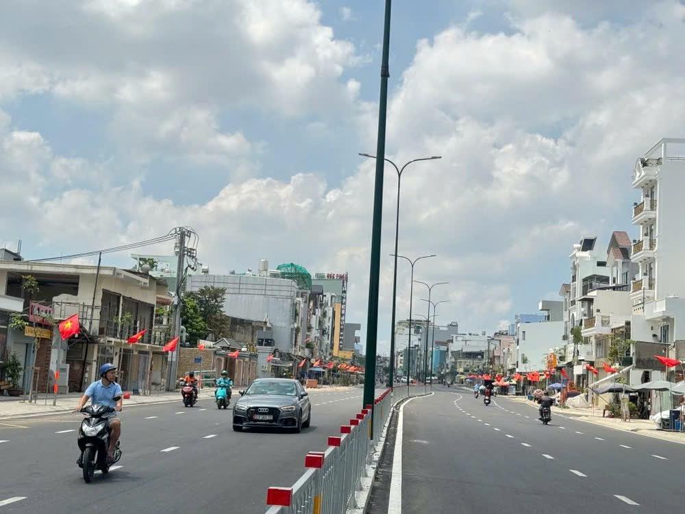 Bán nhà MTKD đường 32M Dương Quảng Hàm ngang 5m 100M² KD đa ngành 23.2 tỷ   Mô tả   Bán nhà MTKD đường 32M Dương Quảng Hàm ngang 5m 100M² KD tuyệt đỉnh tiện xây SP 23.2tỷ TL