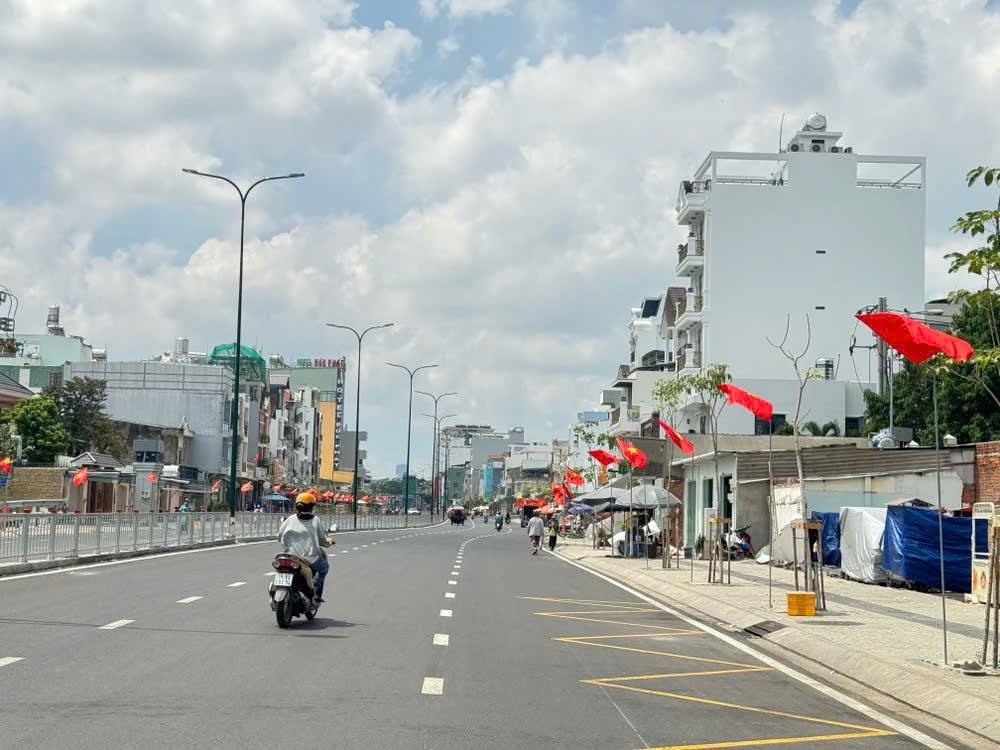Bán nhà MTKD đường 32M Dương Quảng Hàm ngang 5m 100M² KD đa ngành 23.2 tỷ   Mô tả   Bán nhà MTKD đường 32M Dương Quảng Hàm ngang 5m 100M² KD tuyệt đỉnh tiện xây SP 23.2tỷ TL