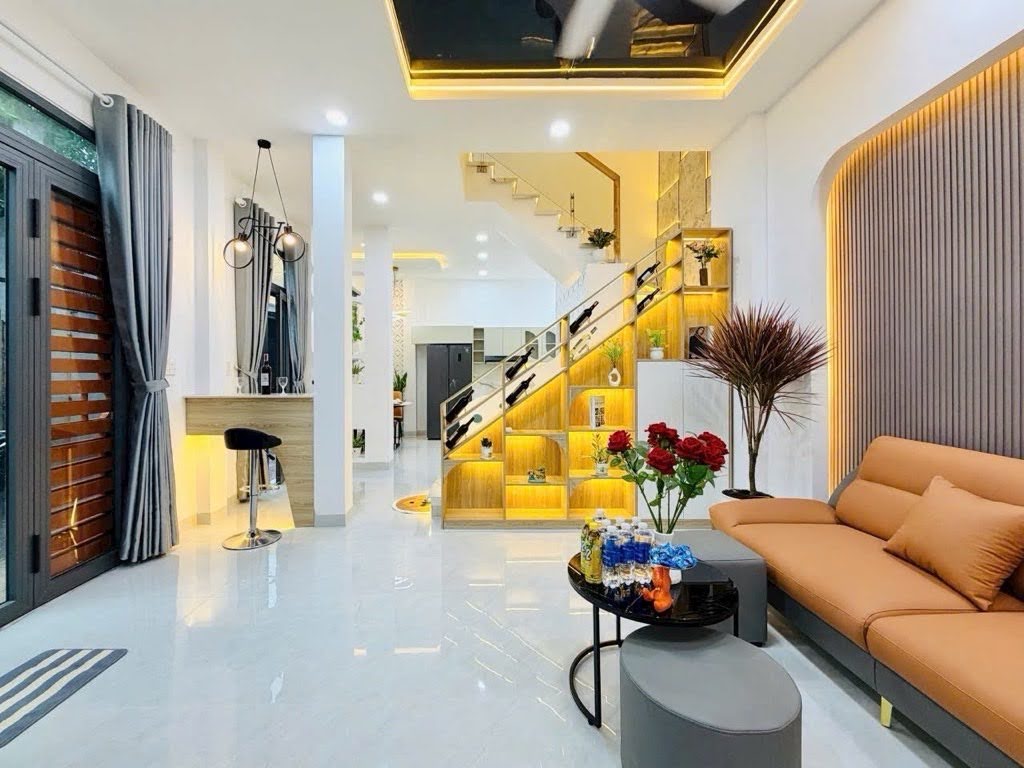 Bán nhà Phạm Văn Bạch, hẻm xe tải thông Bùi Quang Là, 50m² , 4 tầng BTCT, chỉ  6.7 tỷ TL  • Nhà mới đẹp full nội thất, vào ở ngay • Kết cấu: trệt – 2 lầu – sân thượng, gồ
