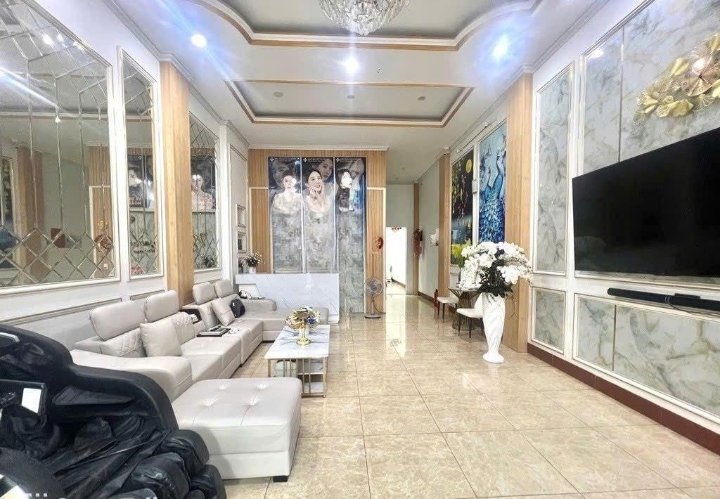 MẶT TIỀN CITYLAND PHAN VĂN TRỊ - 90M² - 4 TẦNG - NHÀ ĐẸP KINH DOANH VIP - 19.3 TỶ TL   Bán nhà Gò Vấp, mặt tiền khu Cityland Center Hills, vị trí siêu đẹp, vỉa hè 5m, thuận tiện kinh doanh.   Kết cấu: 1 trệt 3 lầu, ban