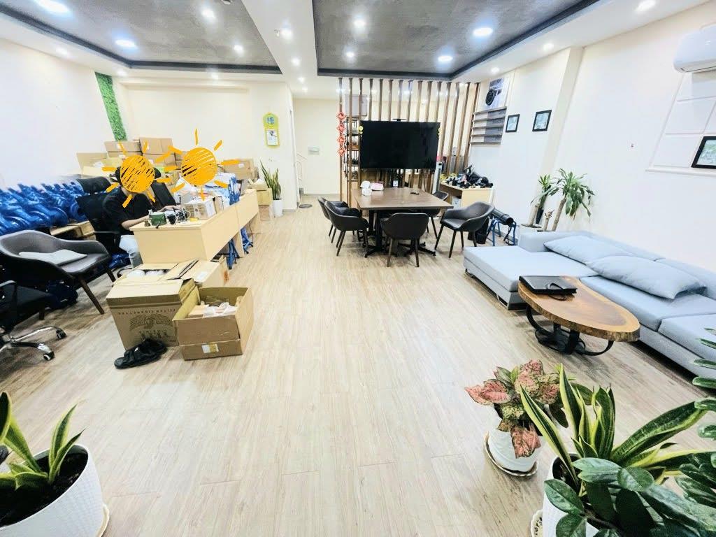 MẶT TIỀN CITYLAND PHAN VĂN TRỊ - 90M² - 4 TẦNG - NHÀ ĐẸP KINH DOANH VIP - 19.3 TỶ TL   Bán nhà Gò Vấp, mặt tiền khu Cityland Center Hills, vị trí siêu đẹp, vỉa hè 5m, thuận tiện kinh doanh.   Kết cấu: 1 trệt 3 lầu, ban