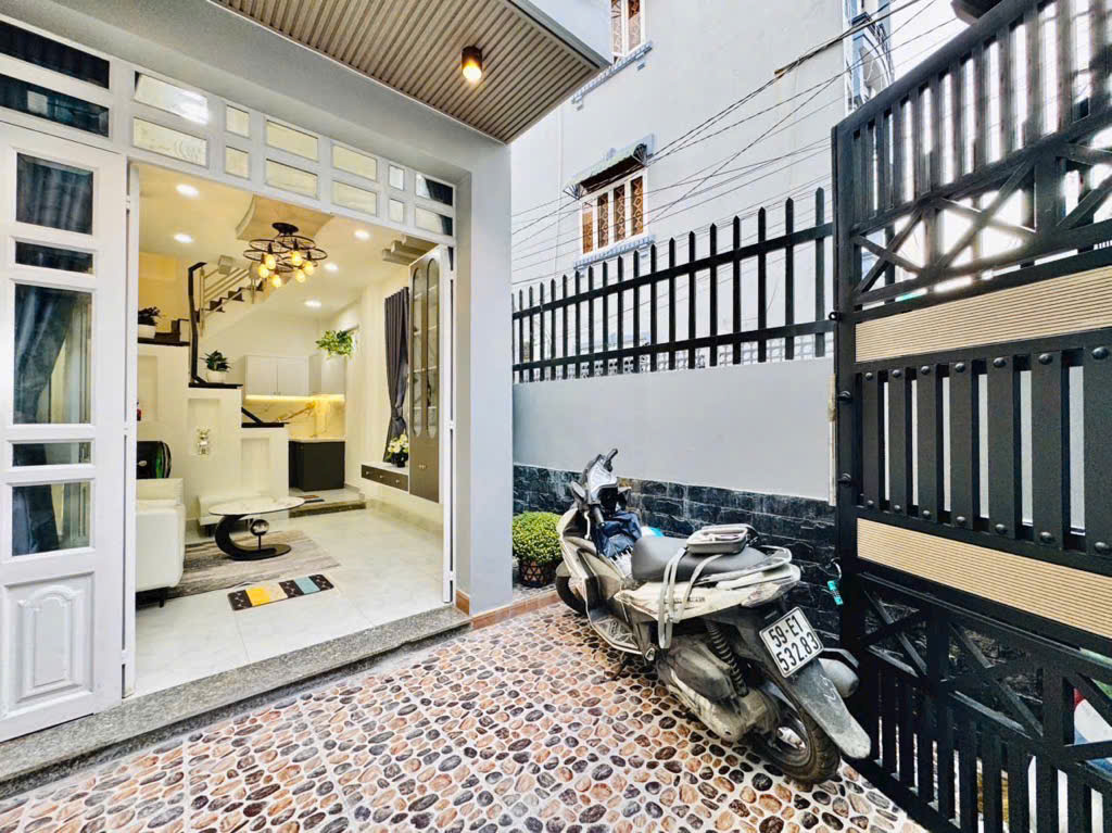 [CỰC HOT]Nhà 3 tầng đẹp - Nguyễn Du, P. 7 - 3.2x10m(32m2) - 2PN/3WC - Hẻm ôtô - Giá chỉ 4.85 tỷ