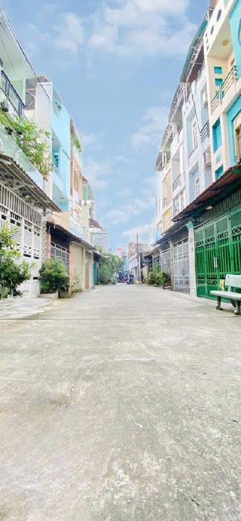Nhà 3 tầng đẹp - Lê Đức Thọ, P.16 - 4x12.5m(51m2) - Oto đậu trước nhà - Giá chỉ 6.4 tỷ