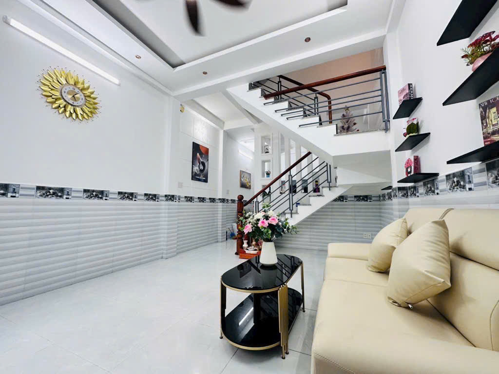 Nhà 3 tầng đẹp - Lê Văn Thọ - P.9 - 4.1x9m(37m2) - Hẻm 4m - Giá chỉ 4.57 tỷ